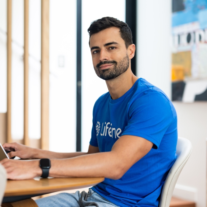 Crisis supporter - male