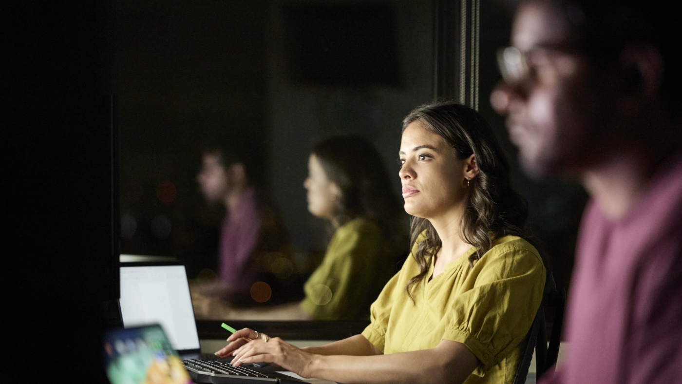 Young female Lifeline supporter during an evening shift